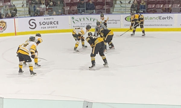 Hockey Action Victoria Grizzlies